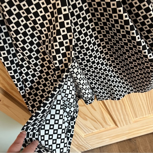 Joseph Ribkoff Cubic Peacoat. Size 4. - Picture 8 of 15